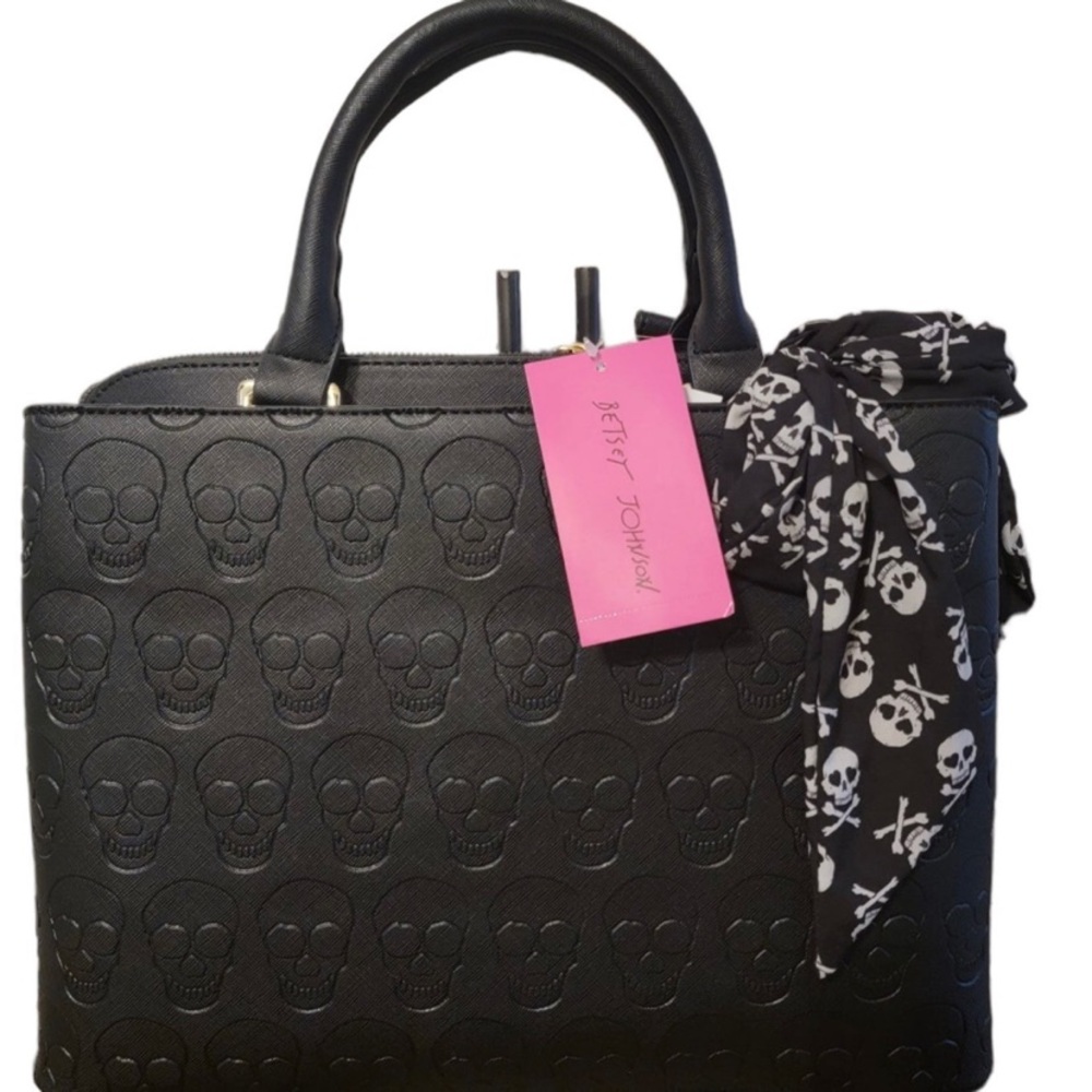 Tik tok viral NWT Betsey Johnson Skull tote